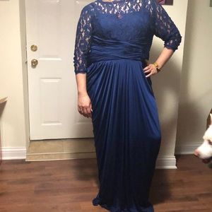Adrianna Papell Gown Sz. 24